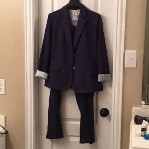 Tahari suit pant suit size 6, dark blue